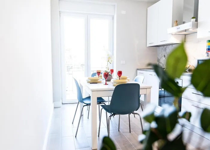 Casa Luna Nel Cuore Di Cagliari A 10 Minuti In Macchina Dalle Spiagge Piu Belle